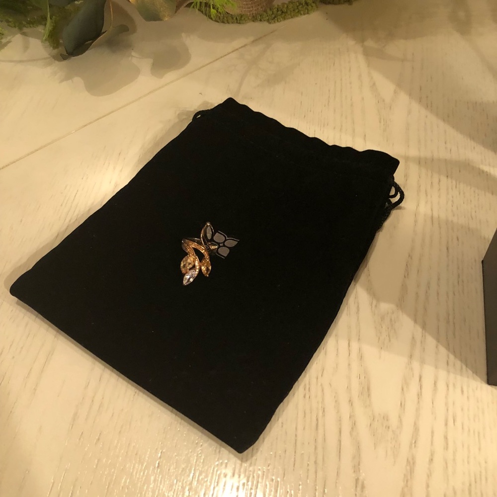 Jewelry - Picture 4 of 6